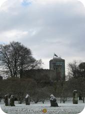 16586 Cardiff castle in the snow.jpg